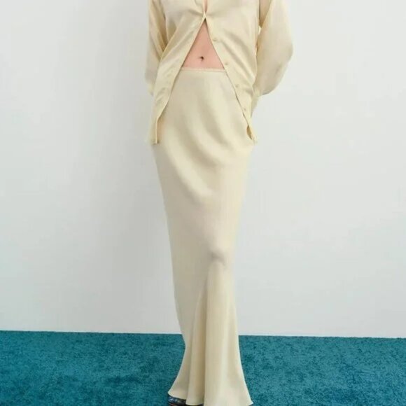 NWT FOR LOVE AND LEMONS SOFT CUPRO LONG SLEEVE BUTTON UP SHIRT SIZE M - Picture 3 of 8